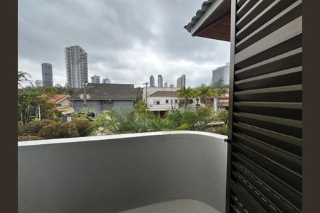 Casa à venda com 700m², 4 quartos e 4 vagas Casa à venda com 700m², 4 quartos e 4 vagasSacada Suíte 4