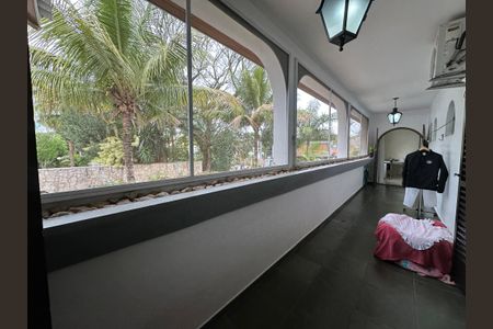 Casa à venda com 700m², 4 quartos e 4 vagas Casa à venda com 700m², 4 quartos e 4 vagasSacada