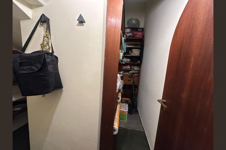 Casa à venda com 700m², 4 quartos e 4 vagas Casa à venda com 700m², 4 quartos e 4 vagasDespensa 1