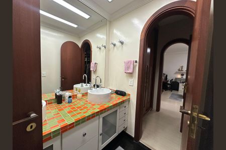 Casa à venda com 700m², 4 quartos e 4 vagas Casa à venda com 700m², 4 quartos e 4 vagasBanheiro da Suíte 1 e 2