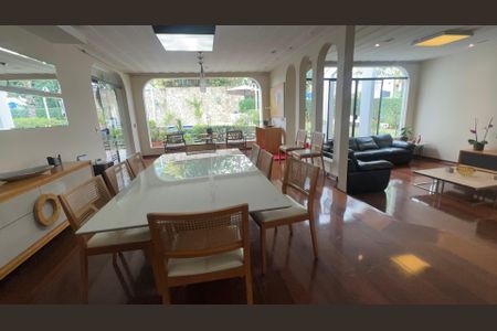 Casa à venda com 700m², 4 quartos e 4 vagas Casa à venda com 700m², 4 quartos e 4 vagasSala de Jantar