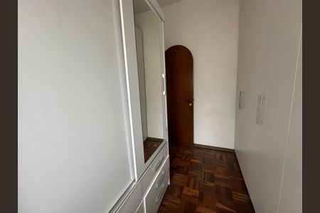 Casa à venda com 700m², 4 quartos e 4 vagas Casa à venda com 700m², 4 quartos e 4 vagasQuarto de Serviço