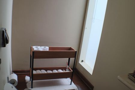 Casa à venda com 700m², 4 quartos e 4 vagas Casa à venda com 700m², 4 quartos e 4 vagasLavabo