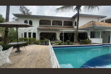 Casa à venda com 700m², 4 quartos e 4 vagas Casa à venda com 700m², 4 quartos e 4 vagasPiscina