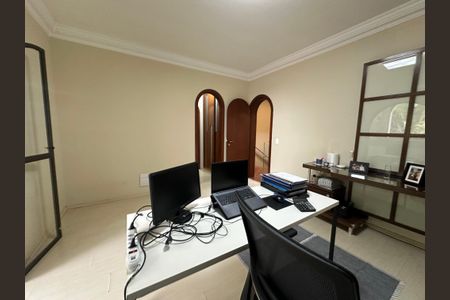 Casa à venda com 700m², 4 quartos e 4 vagas Casa à venda com 700m², 4 quartos e 4 vagasSuíte 2