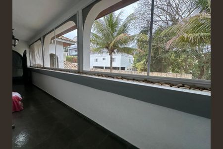 Casa à venda com 700m², 4 quartos e 4 vagas Casa à venda com 700m², 4 quartos e 4 vagasSacada