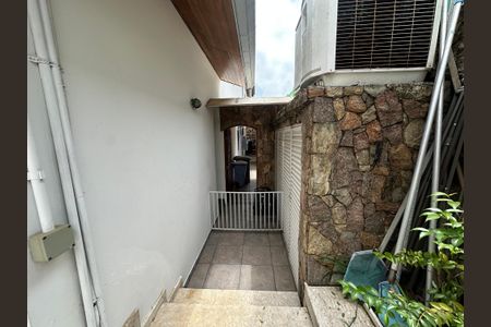 Casa à venda com 700m², 4 quartos e 4 vagas Casa à venda com 700m², 4 quartos e 4 vagasQuintal