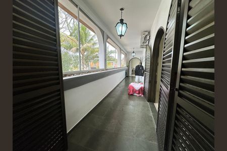 Casa à venda com 700m², 4 quartos e 4 vagas Casa à venda com 700m², 4 quartos e 4 vagasSacada