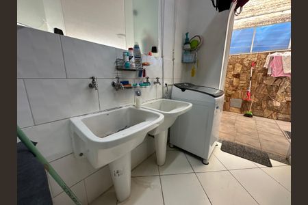 Casa à venda com 700m², 4 quartos e 4 vagas Casa à venda com 700m², 4 quartos e 4 vagasÁrea de Serviço