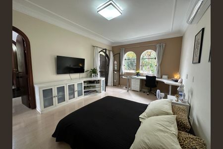 Casa à venda com 700m², 4 quartos e 4 vagas Casa à venda com 700m², 4 quartos e 4 vagasSuíte 1