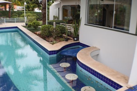 Casa à venda com 700m², 4 quartos e 4 vagas Casa à venda com 700m², 4 quartos e 4 vagasPiscina