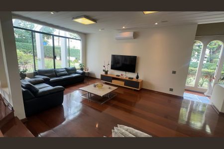 Casa à venda com 700m², 4 quartos e 4 vagas Casa à venda com 700m², 4 quartos e 4 vagasSala de TV