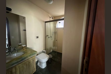 Casa à venda com 700m², 4 quartos e 4 vagas Casa à venda com 700m², 4 quartos e 4 vagasBanheiro Social