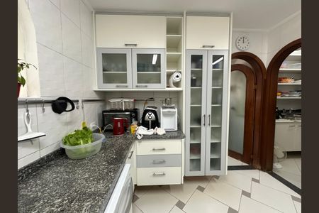Casa à venda com 700m², 4 quartos e 4 vagas Casa à venda com 700m², 4 quartos e 4 vagasCozinha