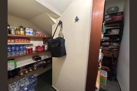 Casa à venda com 700m², 4 quartos e 4 vagas Casa à venda com 700m², 4 quartos e 4 vagasDespensa 1