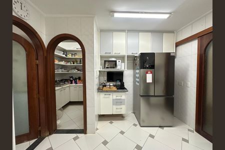 Casa à venda com 700m², 4 quartos e 4 vagas Casa à venda com 700m², 4 quartos e 4 vagasCozinha