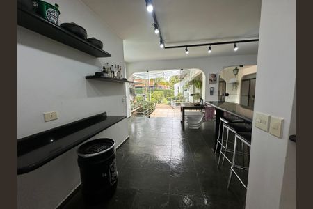 Casa à venda com 700m², 4 quartos e 4 vagas Casa à venda com 700m², 4 quartos e 4 vagasChurrasqueira