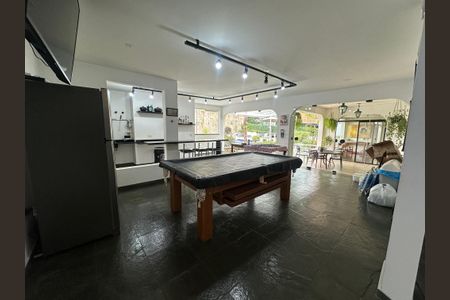 Casa à venda com 700m², 4 quartos e 4 vagas Casa à venda com 700m², 4 quartos e 4 vagasChurrasqueira