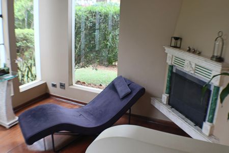 Casa à venda com 700m², 4 quartos e 4 vagas Casa à venda com 700m², 4 quartos e 4 vagasLareira