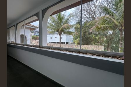 Casa à venda com 700m², 4 quartos e 4 vagas Casa à venda com 700m², 4 quartos e 4 vagasSacada