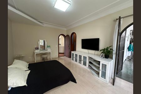 Casa à venda com 700m², 4 quartos e 4 vagas Casa à venda com 700m², 4 quartos e 4 vagasSuíte 1