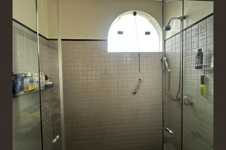 Casa à venda com 700m², 4 quartos e 4 vagas Casa à venda com 700m², 4 quartos e 4 vagasBanheiro da Suíte 4