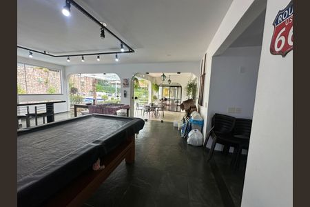 Casa à venda com 700m², 4 quartos e 4 vagas Casa à venda com 700m², 4 quartos e 4 vagasChurrasqueira