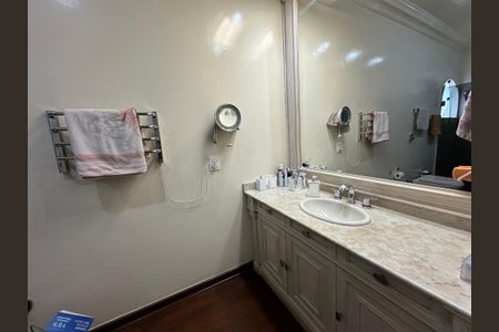 Casa à venda com 700m², 4 quartos e 4 vagas Casa à venda com 700m², 4 quartos e 4 vagasBanheiro da Suíte 3