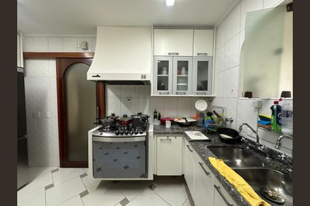 Casa à venda com 700m², 4 quartos e 4 vagas Casa à venda com 700m², 4 quartos e 4 vagasCozinha