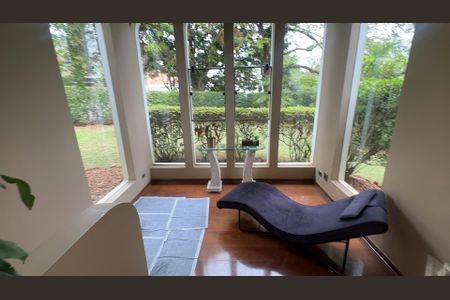 Casa à venda com 700m², 4 quartos e 4 vagas Casa à venda com 700m², 4 quartos e 4 vagasLareira