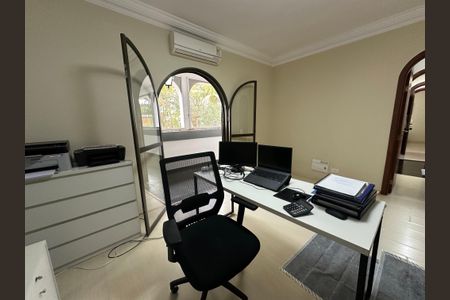 Casa à venda com 700m², 4 quartos e 4 vagas Casa à venda com 700m², 4 quartos e 4 vagasSuíte 2