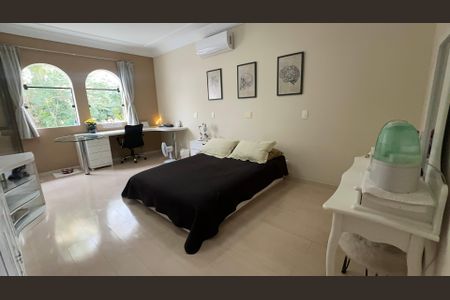 Casa à venda com 700m², 4 quartos e 4 vagas Casa à venda com 700m², 4 quartos e 4 vagasSuíte 1