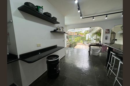 Casa à venda com 700m², 4 quartos e 4 vagas Casa à venda com 700m², 4 quartos e 4 vagasChurrasqueira