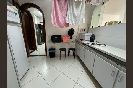 Casa à venda com 700m², 4 quartos e 4 vagas Casa à venda com 700m², 4 quartos e 4 vagasÁrea de Serviço