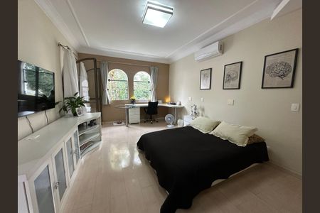 Casa à venda com 700m², 4 quartos e 4 vagas Casa à venda com 700m², 4 quartos e 4 vagasSuíte 1