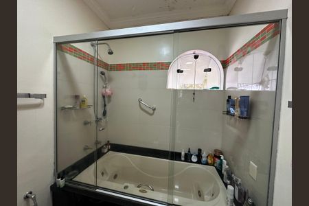 Casa à venda com 700m², 4 quartos e 4 vagas Casa à venda com 700m², 4 quartos e 4 vagasBanheiro da Suíte 1 e 2