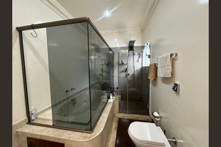 Casa à venda com 700m², 4 quartos e 4 vagas Casa à venda com 700m², 4 quartos e 4 vagasBanheiro da Suíte 3