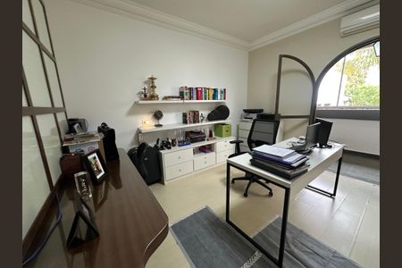 Casa à venda com 700m², 4 quartos e 4 vagas Casa à venda com 700m², 4 quartos e 4 vagasSuíte 2