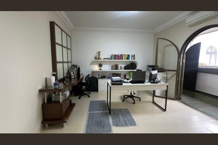 Casa à venda com 700m², 4 quartos e 4 vagas Casa à venda com 700m², 4 quartos e 4 vagasSuíte 2