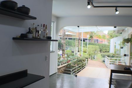 Casa à venda com 700m², 4 quartos e 4 vagas Casa à venda com 700m², 4 quartos e 4 vagasChurrasqueira