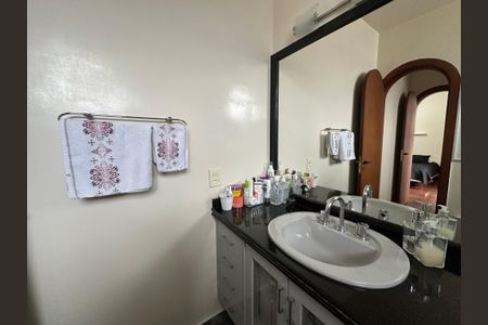 Casa à venda com 700m², 4 quartos e 4 vagas Casa à venda com 700m², 4 quartos e 4 vagasBanheiro da Suíte 4