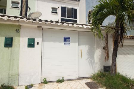 Fachada de casa à venda com 2 quartos, 96m² em Campo Grande, Rio de Janeiro