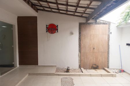 Casa à venda com 96m², 2 quartos e 1 vagaQuintal