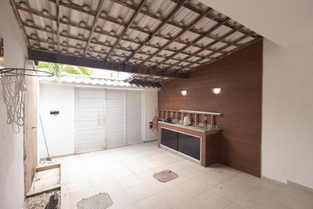 Casa à venda com 96m², 2 quartos e 1 vagaQuintal