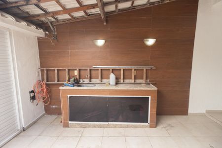 Casa à venda com 96m², 2 quartos e 1 vagaQuintal