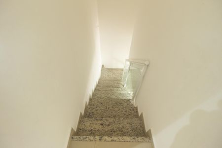 Casa à venda com 96m², 2 quartos e 1 vagaEscada