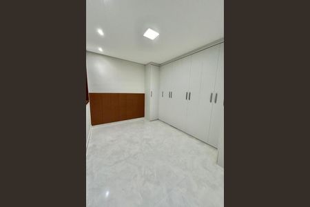 Casa à venda com 3 quartos, 210m² em Parque das Nações, Santo André