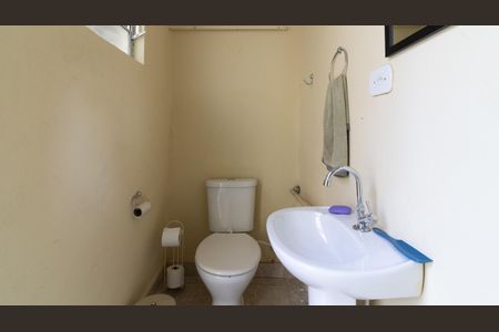 Casa à venda com 135m², 3 quartos e 2 vagas Casa à venda com 135m², 3 quartos e 2 vagasBanheiro de Serviço 2