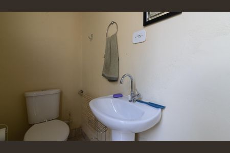 Casa à venda com 135m², 3 quartos e 2 vagas Casa à venda com 135m², 3 quartos e 2 vagasBanheiro de Serviço 2