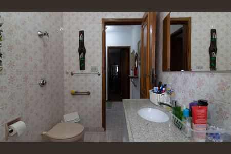 Casa à venda com 135m², 3 quartos e 2 vagas Casa à venda com 135m², 3 quartos e 2 vagasBanheiro